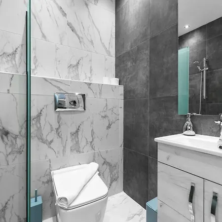 Denizen Penthouse, Nilie Hospitality Mgmt
