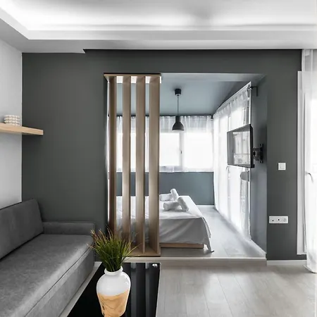 Apartment Denizen Penthouse, Nilie Hospitality Mgmt