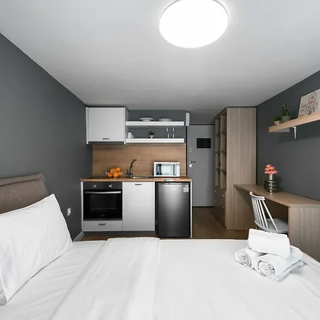 Apartment Denizen Penthouse, Nilie Hospitality Mgmt